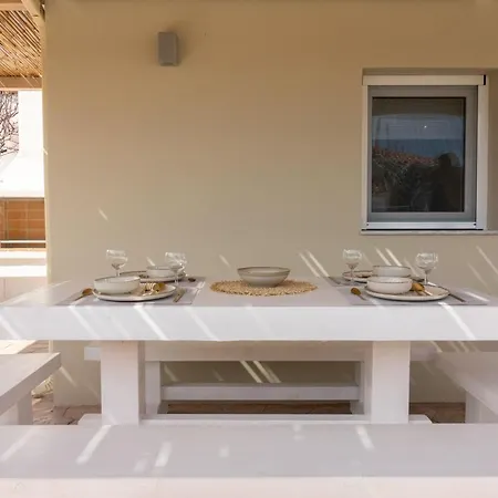 Anatolikos House * 알리케스