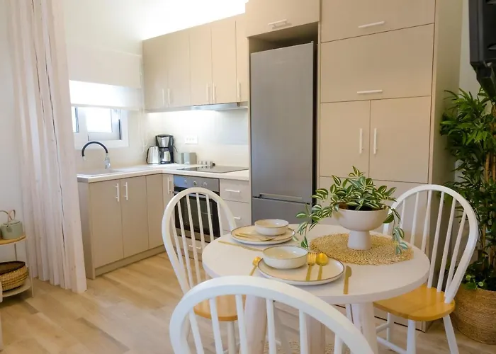 Nyaraló Anatolikos House *